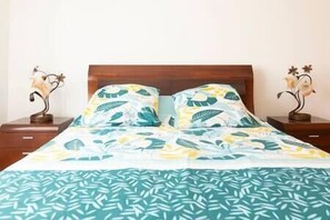 2 chambres, fer et planche à repasser, Wi-Fi gratuit, draps fournis