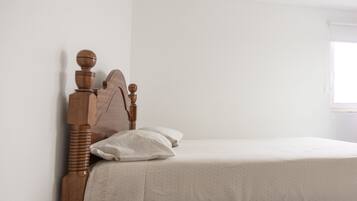 2 slaapkamers, een strijkplank/strijkijzer, internet, beddengoed