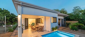 Cute hideaway with private pool & garden. Close to nature & beaches.