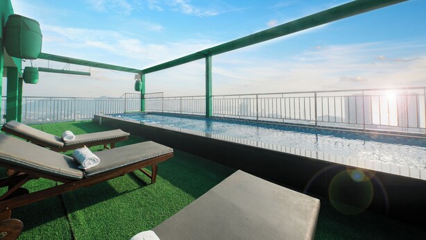 Kolam renang rooftop