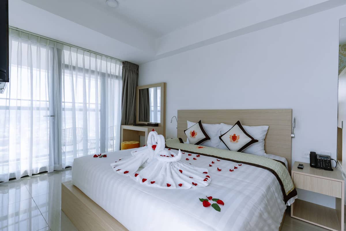 Deluxe Double Room, City View | Premium bedding, minibar, in-room safe, desk