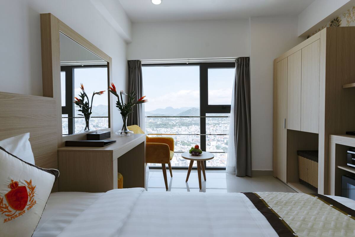 Premium bedding, minibar, in-room safe, desk