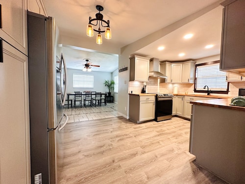 Sky Shower, Ping Pong Table, King Beds and 65inch TV Theatre