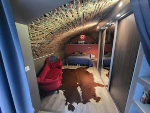 1 slaapkamer, een strijkplank/strijkijzer, gratis wifi, beddengoed