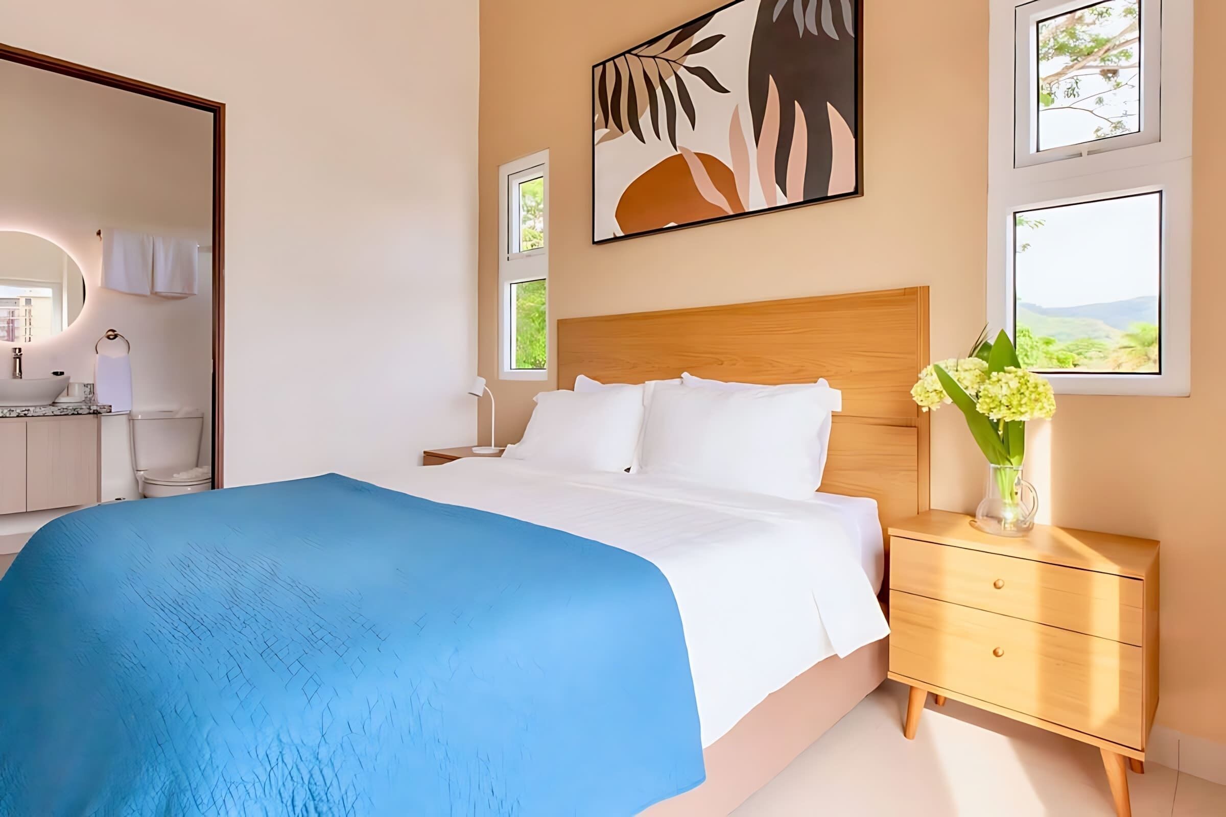 2 bedrooms, desk, iron/ironing board, WiFi