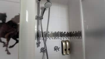 Doccia, asciugacapelli, bidet, asciugamani