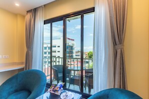 客房内保险箱、办公桌、隔音、熨斗/熨衣板