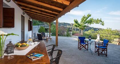 A cottage perfect for quiet vacation, inside the nature and close to Samaria.