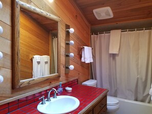 Bathroom - Charming 3 bed/3 bath cabin (Black Butte Ranch)