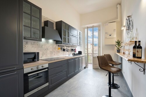 Large bright apartment, panoramic terrace, near the cathedral