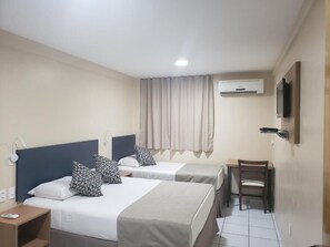 Comfort Triple Room, Mixed Dorm, Non Smoking - Villa Park Fortaleza (Fortaleza)