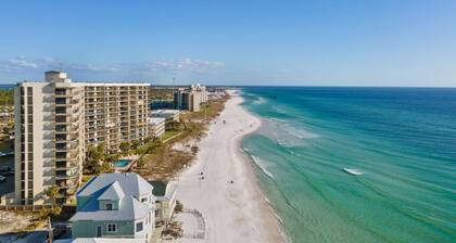 3rd Floor 2BR 2BA Slps 8 @ The Commodore in PCB! Includes BEACH CHAIRS!