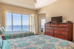 2 bedrooms, Internet, bed sheets - 2BR 2BA Penthouse Condo at the Long Beach! (Panama City Beach)