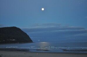 On the beach - Seaside Getaway: Your Beachfront Resort Retreat on the Promenade. (Seaside)