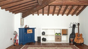 Unclassified image, 5 of 61, button