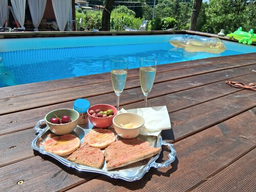 Single villa from the 1800s of 250 square meters completely renovated. Sea view.