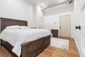 2 bedrooms, desk, free WiFi, bed sheets