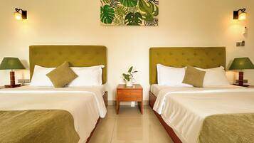 Kamar Quadruple Keluarga | Meja kerja, tirai kedap cahaya, kedap suara, dan setrika/meja setrika