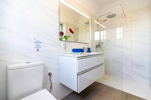 Hair dryer, towels - Villa Seasol 2 by Villa Plus (Playa Blanca)