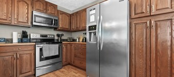 Relaxing Bass Lake retreat | Hot Tub,Cozy Fire Pit