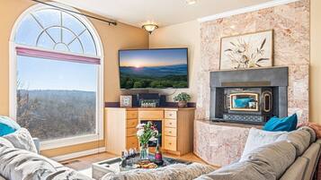 Smart TV, fireplace