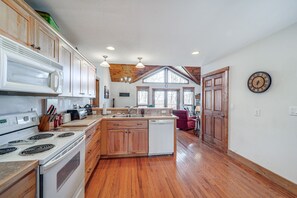 Fridge, stovetop, dishwasher, coffee/tea maker - 1 Mi to Beech Mtn Skiing: Family Cabin w/ Fire Pit (Beech Mountain)