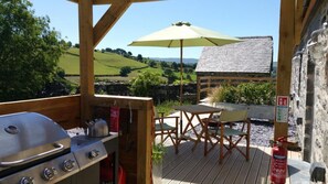 Outdoor dining - Snowdonia Glamping Holidays, Seren, Betws-y-Coed (Rhydlanfair Betws-y-Coed)