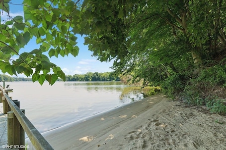 Beach nearby. Waterfront Retreat with Private Dock and Beach