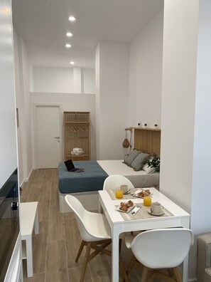 1 habitación, tabla de planchar con plancha, wifi gratis y ropa de cama