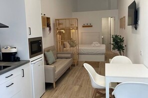 Iron/ironing board, free WiFi, bed sheets