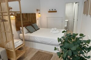 Iron/ironing board, free WiFi, bed sheets