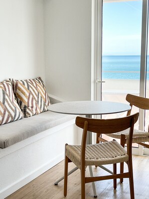 디지털 채널 시청이 가능한 32인치 LCD TV