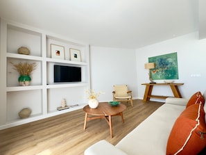Premium Apartment | Living area | 32-inch LCD TV with digital channels - Rossio Mar (Albufeira)