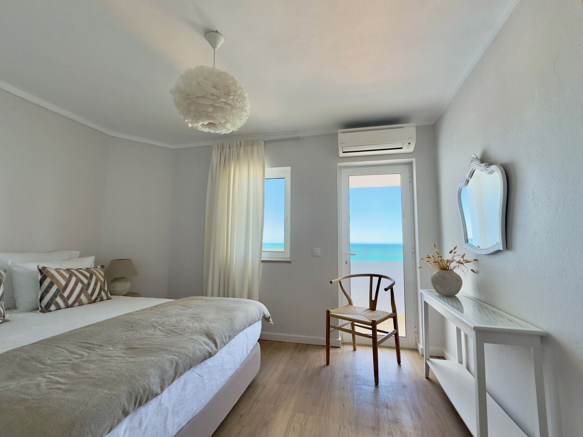 شقة | خزنة داخل الغرفة وستائر تعتيم ومكواة/لوح كي وواي فاي مجانًا