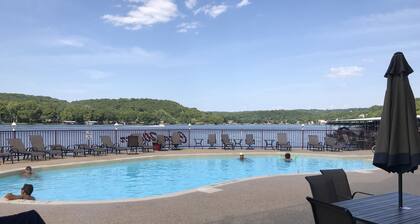 Lakeview Luxury: Stunning 2 Bed, 2 Bath Condo with Breathtaking Lake Views