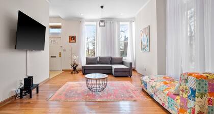 Massive Downtown Area Home... sleeps 14