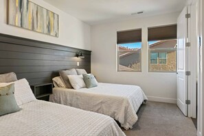 7 bedrooms, desk, iron/ironing board, travel cot
