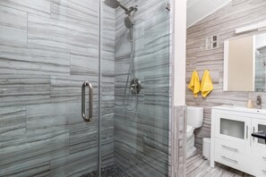 Douche, serviettes fournies