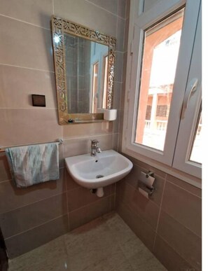 Toallas, jabón, papel de baño