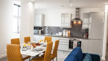 Fridge, microwave, oven, stovetop