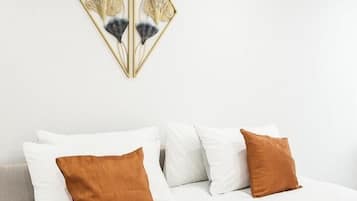 2 bedrooms, iron/ironing board, internet, bed sheets