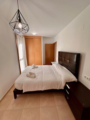 2 chambres, fer et planche à repasser