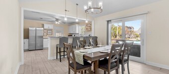 Soundside Dog Friendly Home with Hot Tub, Community Pool and Tennis/Pickleball