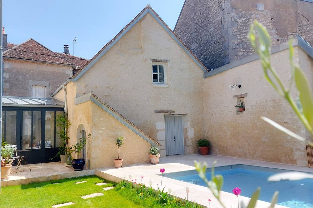 Hébergement Indépendant Dans Maison Avec Piscine, au Coeur du Vignoble