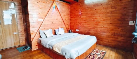 1 bedroom, desk, WiFi, bed sheets