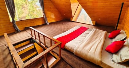 Family Room with Mountain View - Snowind Cottages