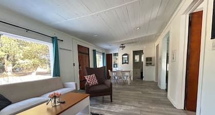 Walk to beach, 2BR, A/C