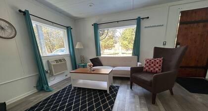 Walk to beach, 2BR, A/C