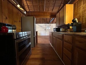 Fridge, microwave, oven, stovetop - 2 BR, walk to beach, volleyball (Sanilac Township)