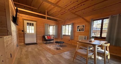 2 bdrm, hot tub, walk to beach